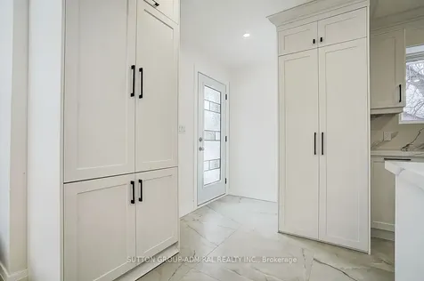 176 Cherrywood Drive Newmarket ON L3Y 2X8