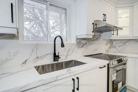 176 Cherrywood Drive Newmarket ON L3Y 2X8