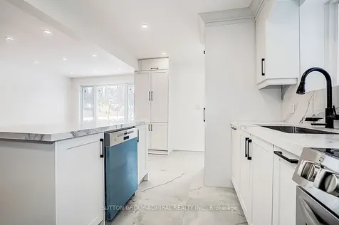 176 Cherrywood Drive Newmarket ON L3Y 2X8