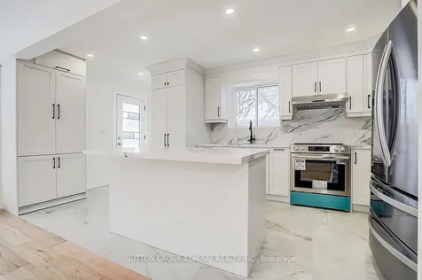 176 Cherrywood Drive Newmarket ON L3Y 2X8