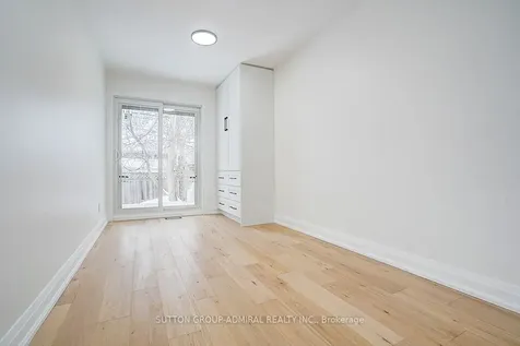 176 Cherrywood Drive Newmarket ON L3Y 2X8
