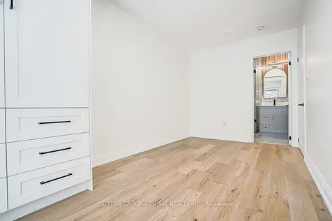 176 Cherrywood Drive Newmarket ON L3Y 2X8