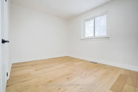 176 Cherrywood Drive Newmarket ON L3Y 2X8