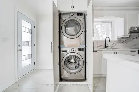 176 Cherrywood Drive Newmarket ON L3Y 2X8