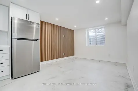 176 Cherrywood Drive Newmarket ON L3Y 2X8