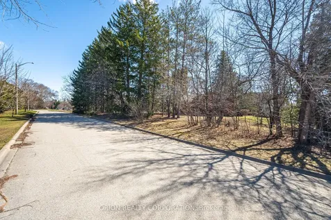100 Westwood Lane Richmond Hill ON L4C 6Y3