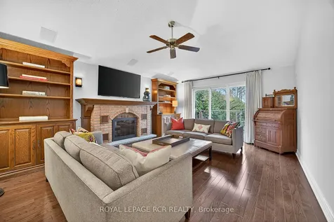 87 George Street Aurora ON L4G 2S3