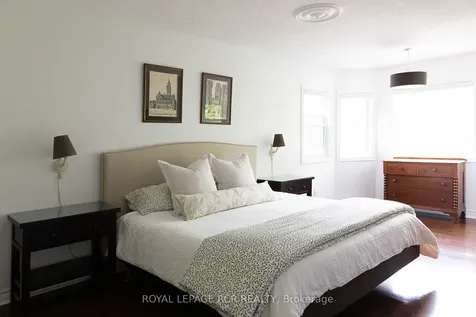 87 George Street Aurora ON L4G 2S3