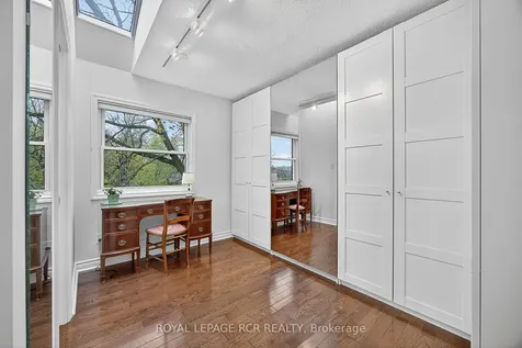 87 George Street Aurora ON L4G 2S3