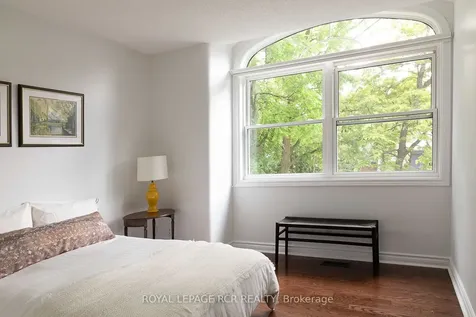 87 George Street Aurora ON L4G 2S3