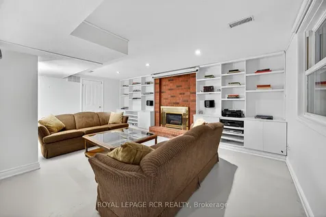 87 George Street Aurora ON L4G 2S3