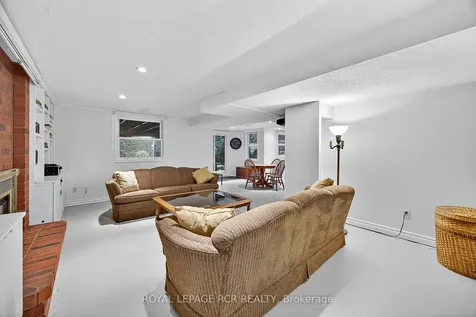 87 George Street Aurora ON L4G 2S3