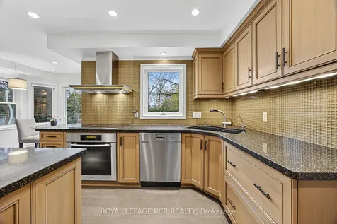 87 George Street Aurora ON L4G 2S3