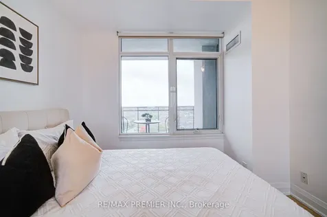 12 Woodstream Boulevard Vaughan ON L4L 8C3
