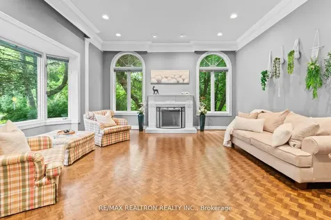 12 Moodie Drive Richmond Hill ON L4C 8C9