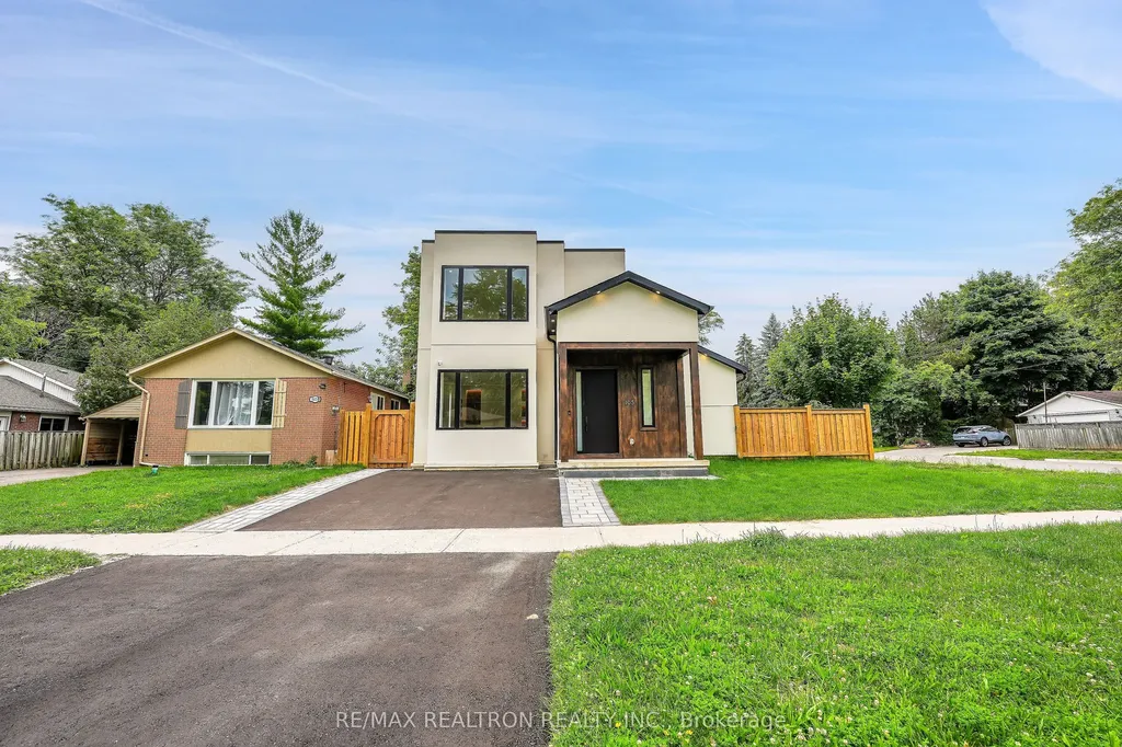 105 Murray Drive Aurora ON L4G 2C4