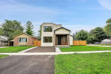 105 Murray Drive Aurora ON L4G 2C4