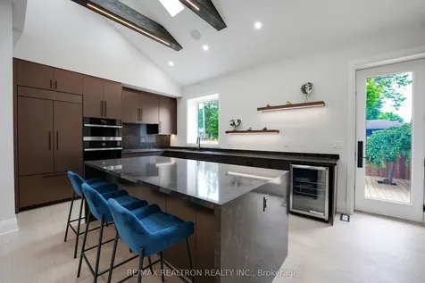 105 Murray Drive Aurora ON L4G 2C4