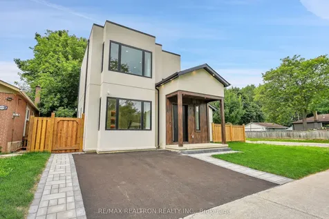 105 Murray Drive Aurora ON L4G 2C4