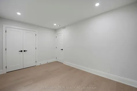 105 Murray Drive Aurora ON L4G 2C4