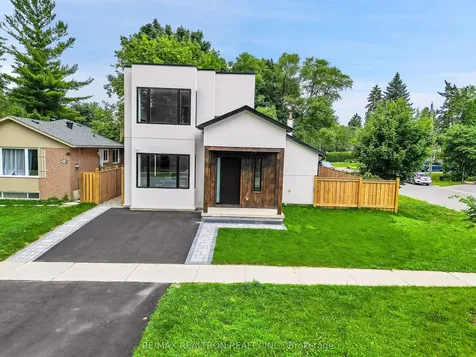 105 Murray Drive Aurora ON L4G 2C4