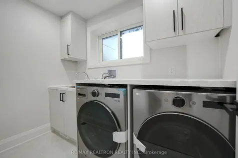 105 Murray Drive Aurora ON L4G 2C4