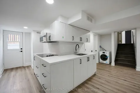 105 Murray Drive Aurora ON L4G 2C4
