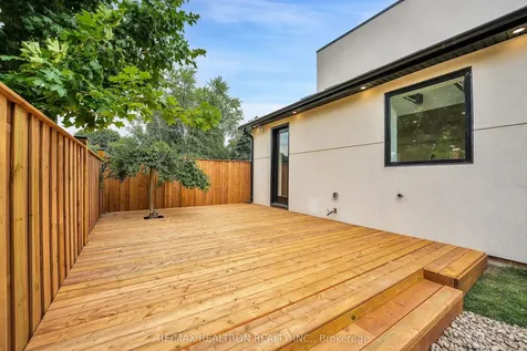 105 Murray Drive Aurora ON L4G 2C4