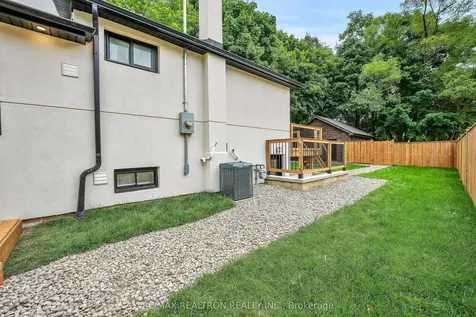 105 Murray Drive Aurora ON L4G 2C4