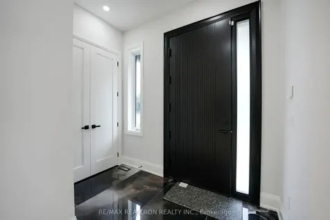 105 Murray Drive Aurora ON L4G 2C4