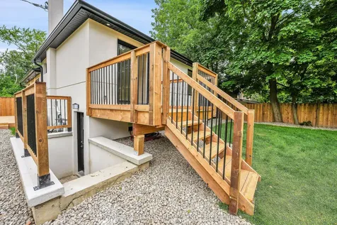 105 Murray Drive Aurora ON L4G 2C4