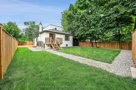 105 Murray Drive Aurora ON L4G 2C4