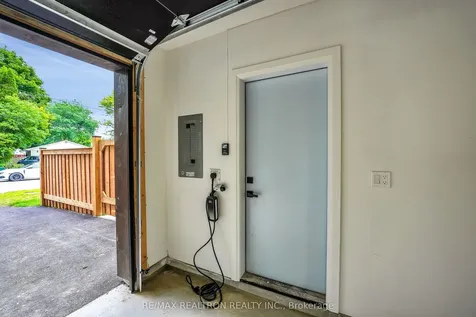 105 Murray Drive Aurora ON L4G 2C4