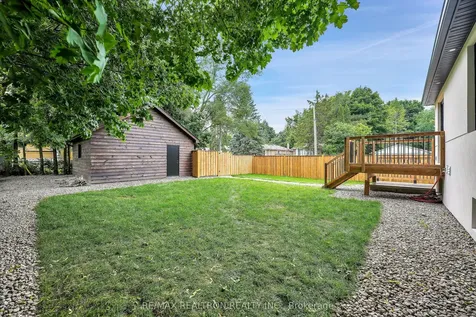 105 Murray Drive Aurora ON L4G 2C4