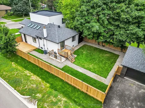 105 Murray Drive Aurora ON L4G 2C4