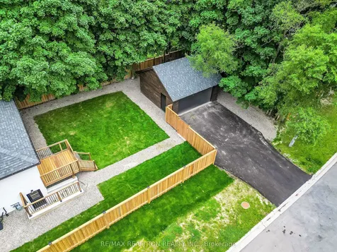 105 Murray Drive Aurora ON L4G 2C4