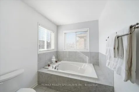 139 Webb Street Bradford West Gwillimbury ON L3Z 0R1