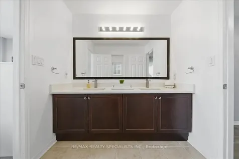 139 Webb Street Bradford West Gwillimbury ON L3Z 0R1