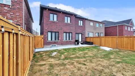 94 Mac Campbell Way Bradford West Gwillimbury ON L3Z 4M6