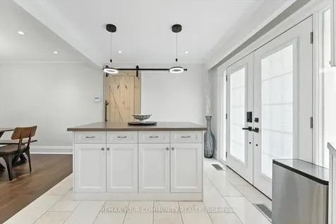 165 Clearview Heights King ON L7B 1H2