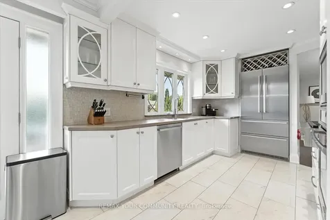 165 Clearview Heights King ON L7B 1H2