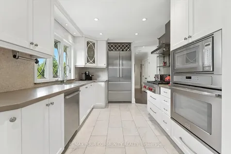 165 Clearview Heights King ON L7B 1H2