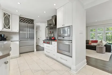 165 Clearview Heights King ON L7B 1H2
