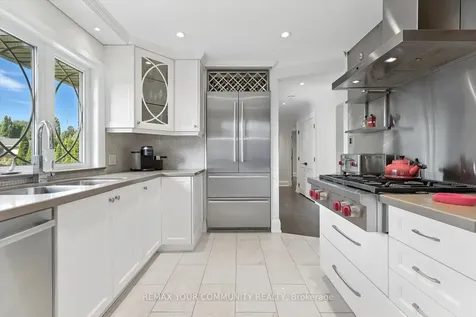 165 Clearview Heights King ON L7B 1H2