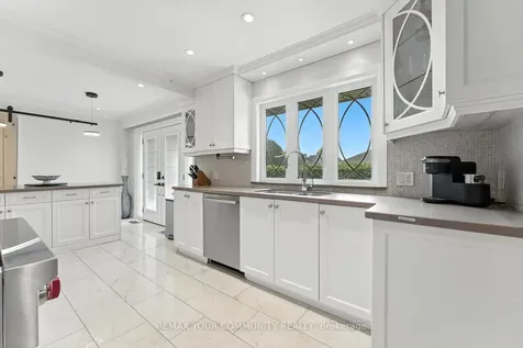 165 Clearview Heights King ON L7B 1H2