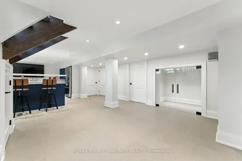 165 Clearview Heights King ON L7B 1H2