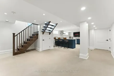 165 Clearview Heights King ON L7B 1H2