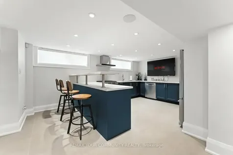 165 Clearview Heights King ON L7B 1H2