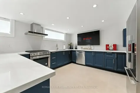 165 Clearview Heights King ON L7B 1H2
