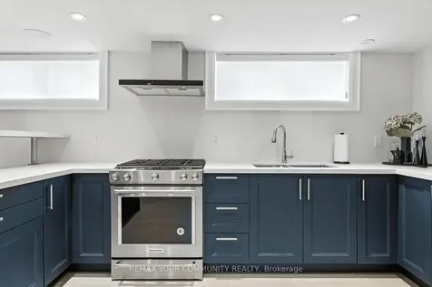 165 Clearview Heights King ON L7B 1H2